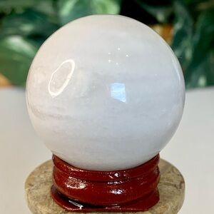 White Agate Chalcedony Sphere Crystal Healing Ball Orb W Stand Meditation 1.5"